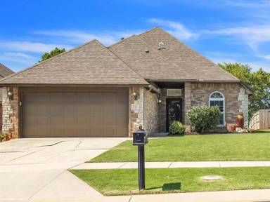 Main picture of 617 NW 163rd St