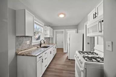 Main picture of 2876 Indianola Ave