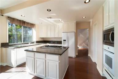 Main picture of 2831 Avenida Valera