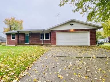 Main picture of 100 Dover Dr