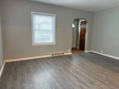 Main picture of 225 Sunnyside Ave