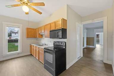 Main picture of 128 N River St