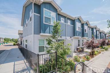 Main picture of 1047 Oak Cir