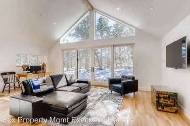 Main picture of 137 Rockledge Cir