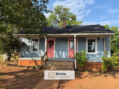 Main picture of 216 Lester Ave