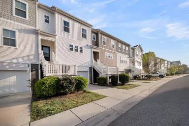Main picture of 544 McLernon Trce