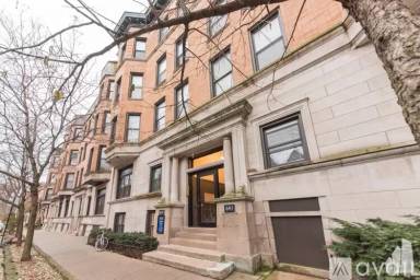 Main picture of 645 W Oakdale Ave