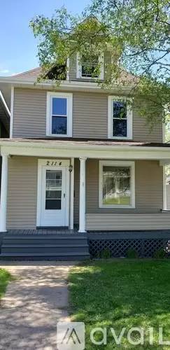 Main picture of 2114 E 4th St