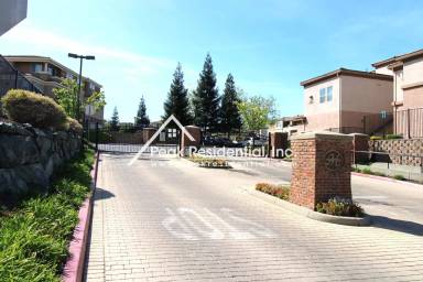Main picture of 300 Moon Cir