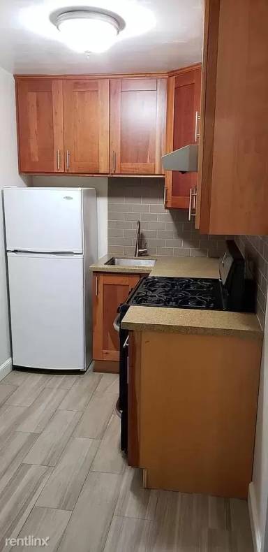 Main picture of 1229 S B St
