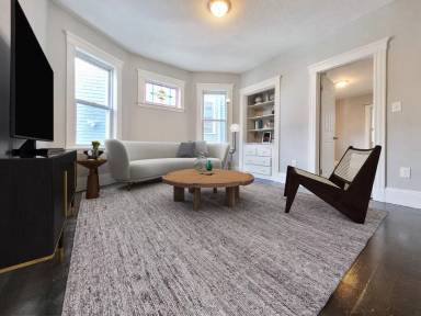 Main picture of 40 Fenton St