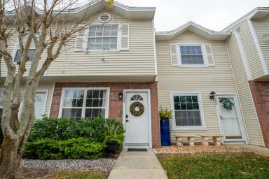 Main picture of 7504 Hollowell Dr