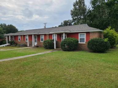 Main picture of 3900 Persimmon St