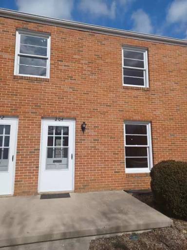 Main picture of 204 E Whitlock Ave