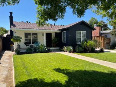 Main picture of 463 Menker Ave