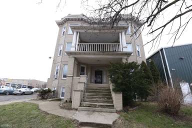 Main picture of 447 Antoinette St