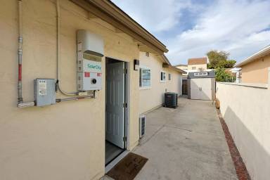 Main picture of 3772 Clavelita St