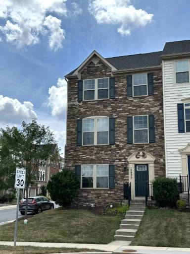 Main picture of 5930 Jefferson Commons Way