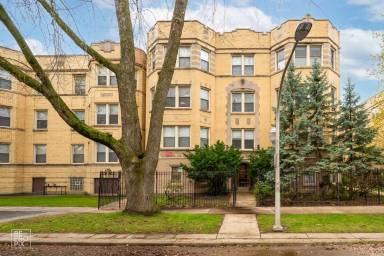 Main picture of 6310 N Artesian Ave