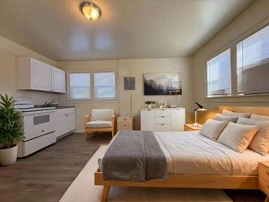 Main picture of 604 E Hills Rd