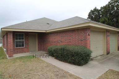 Main picture of 930 Ramblewood St