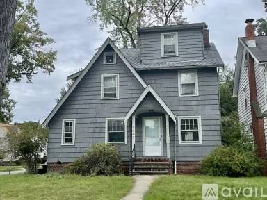 Main picture of 895 Montford Rd