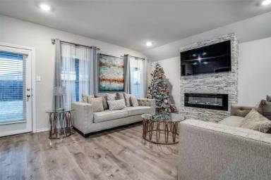 Main picture of 1829 Strongbark Dr