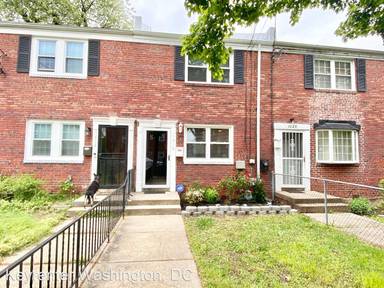 Main picture of 1018 48th St NE
