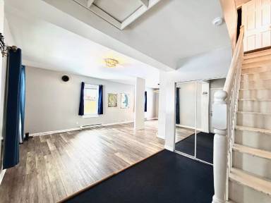 Main picture of 924 Electric Ave