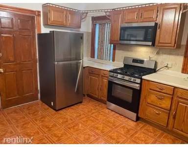Main picture of 374 Bowdoin St