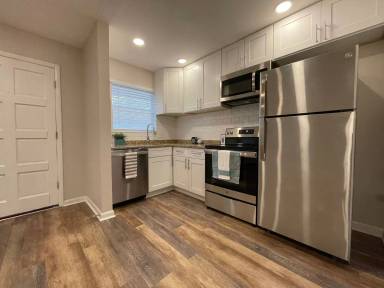 Main picture of 129 E Amelia St