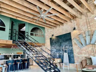 Main picture of 40 North Freedom Boulevard