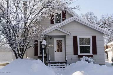 Main picture of 301 15th Ave SW