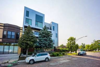 Main picture of 4540 N Ravenswood Ave