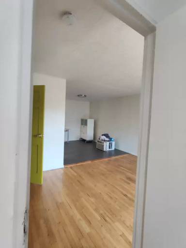 Main picture of 609 E 99th St