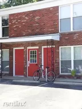 Main picture of 320 E University St