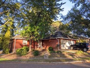 Main picture of 413 Harriett Tubman Dr