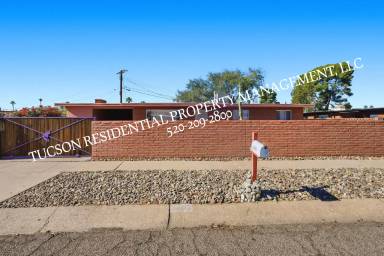 Main picture of 2402 S Calle Yucatan