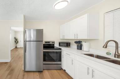 Main picture of 416 Skinner Blvd