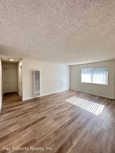 Main picture of 900 Rose Ave
