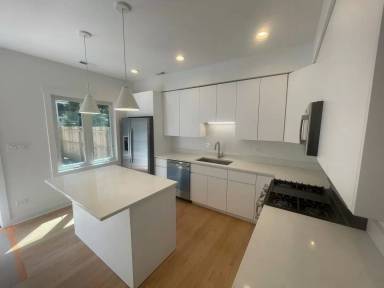 Main picture of 1336 W Barry Ave