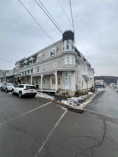 Main picture of 40 Clay St