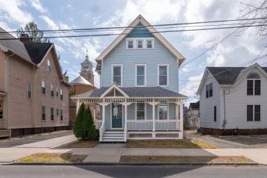 Main picture of 126 Lawrence St