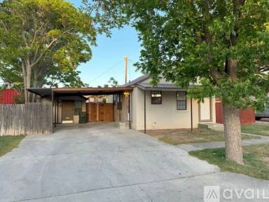 Main picture of 816 N Halagueno St