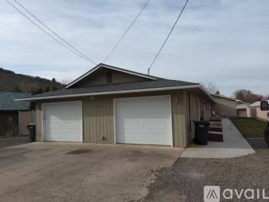 Main picture of 405 Pleasant Ave
