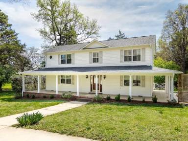 Main picture of 104 Villa Ln