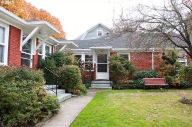 Main picture of 630 NE Monroe St