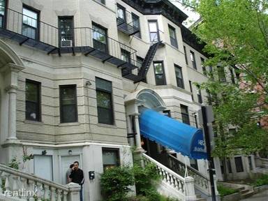 Main picture of 1482 Beacon St