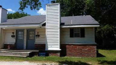 Main picture of 230 E 17th St