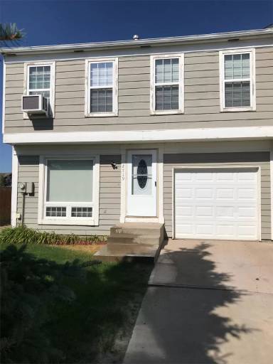 Main picture of 2715 Inverness Blvd